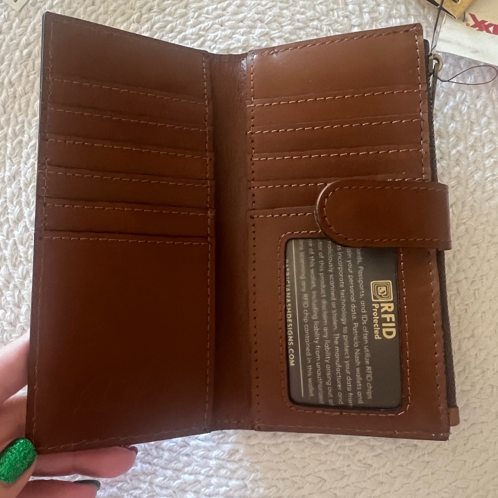 NWT Patricia Nash Apricot and Tan Floral Wallet - Picture 3 of 4